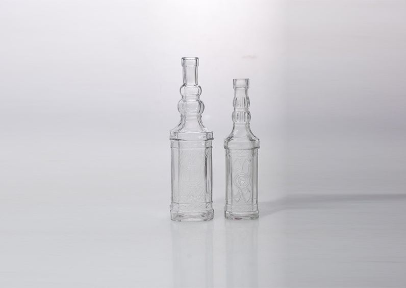 853401 750ML Transparent Glass Decanter