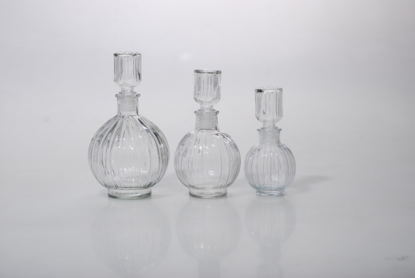 8543 500ml Round Transparent Glass Decanter