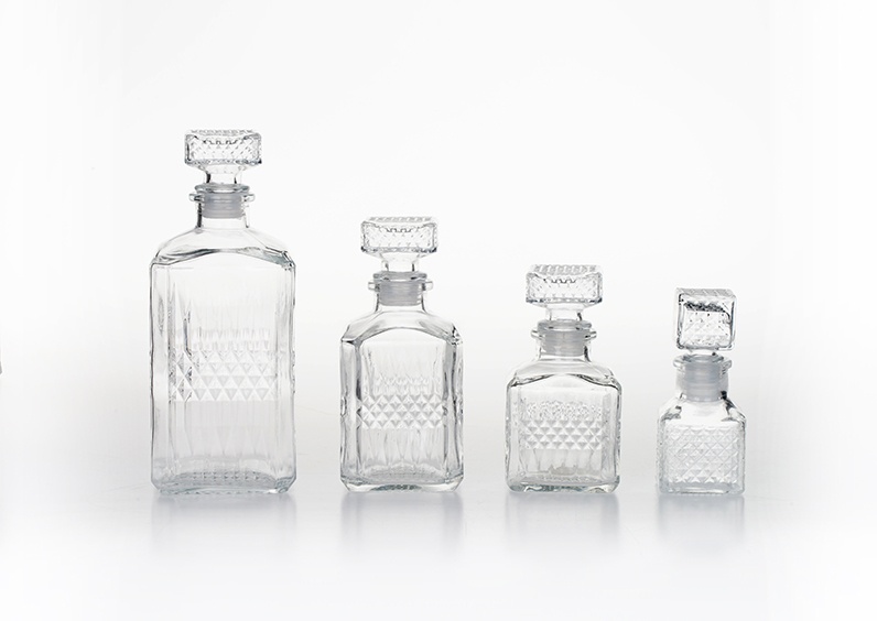 8504 550ML Transparent Glass Decanter(1)