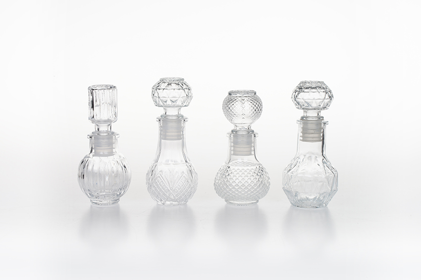 852905 50ML Carved Retro Glass Decanter-Product Style